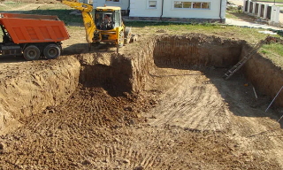 Рытье котлованов под фундамент в Карабулаке – цена от 2597 руб. за м3 | 2Землекопа-Крб