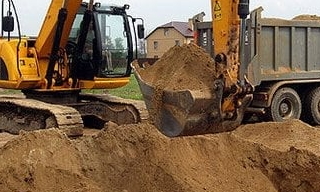 Выкопать яму экскаватором в Карабулаке от 935 руб. - 2Землекопа-Крб