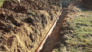 Копка траншей для водопровода в Карабулаке: цена за метр от 935 руб.